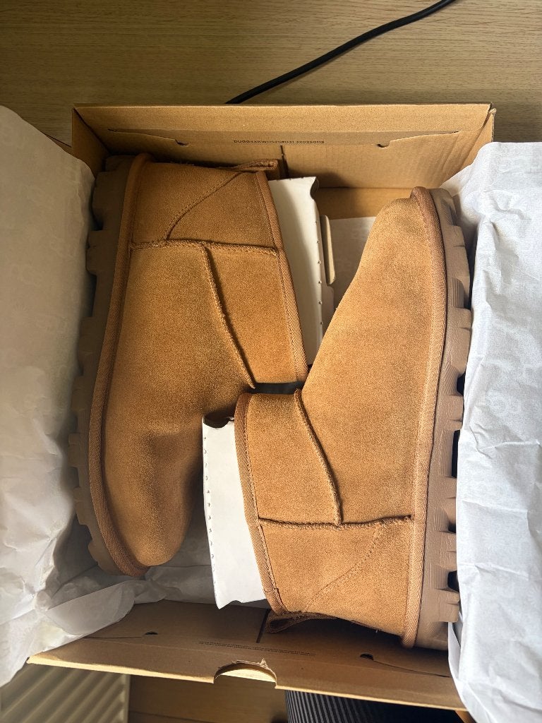 Uggs maat 40 gloednieuw!, Kleding | Dames, Schoenen, UGG, Zwart, Ophalen of Verzenden, Zo goed als nieuw