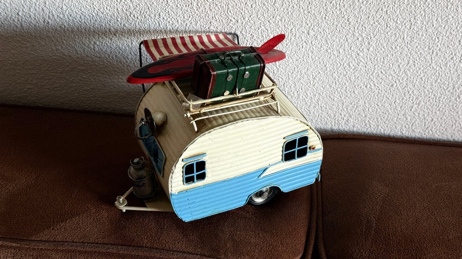 Vintage Caravan Spaarpot met Surfplank en Bagage, Ophalen of Verzenden, Zo goed als nieuw