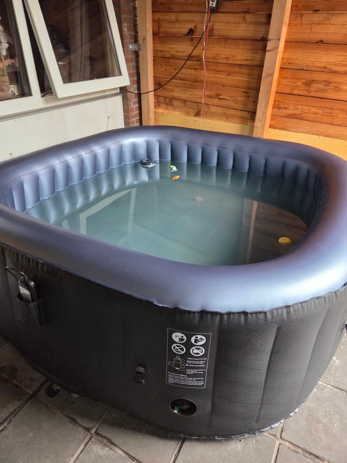 Opblaasbare Jacuzzi MSpa - Zo goed als nieuw, Ophalen of Verzenden, Zo goed als nieuw, Afdekzeil, Opblaasbaar