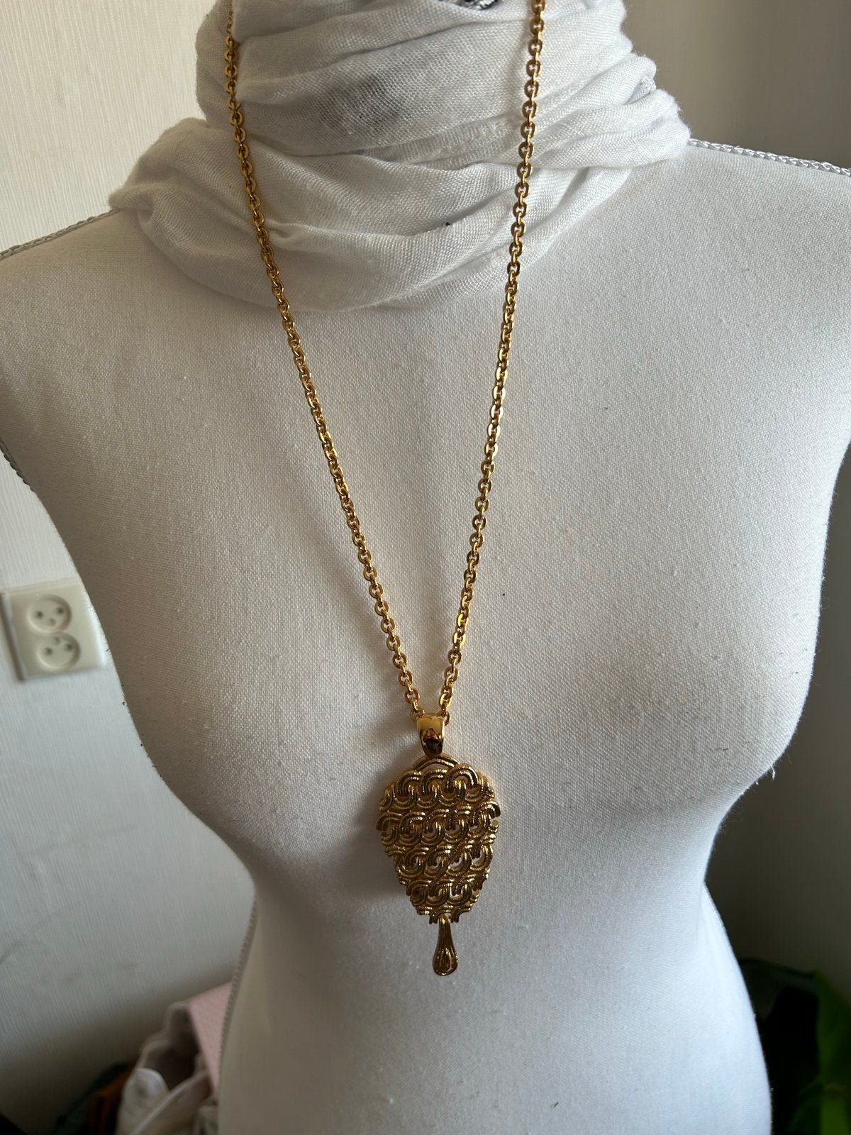 Vintage Monet ketting met hanger, goudkleurig, Sieraden, Tassen en Uiterlijk, Ophalen of Verzenden, Zo goed als nieuw, Goud, Overige materialen