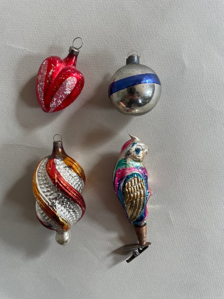 Vier antieke kerstballen waaronder twee Ajeko kerstballen, Diversen, Ophalen of Verzenden, Gebruikt