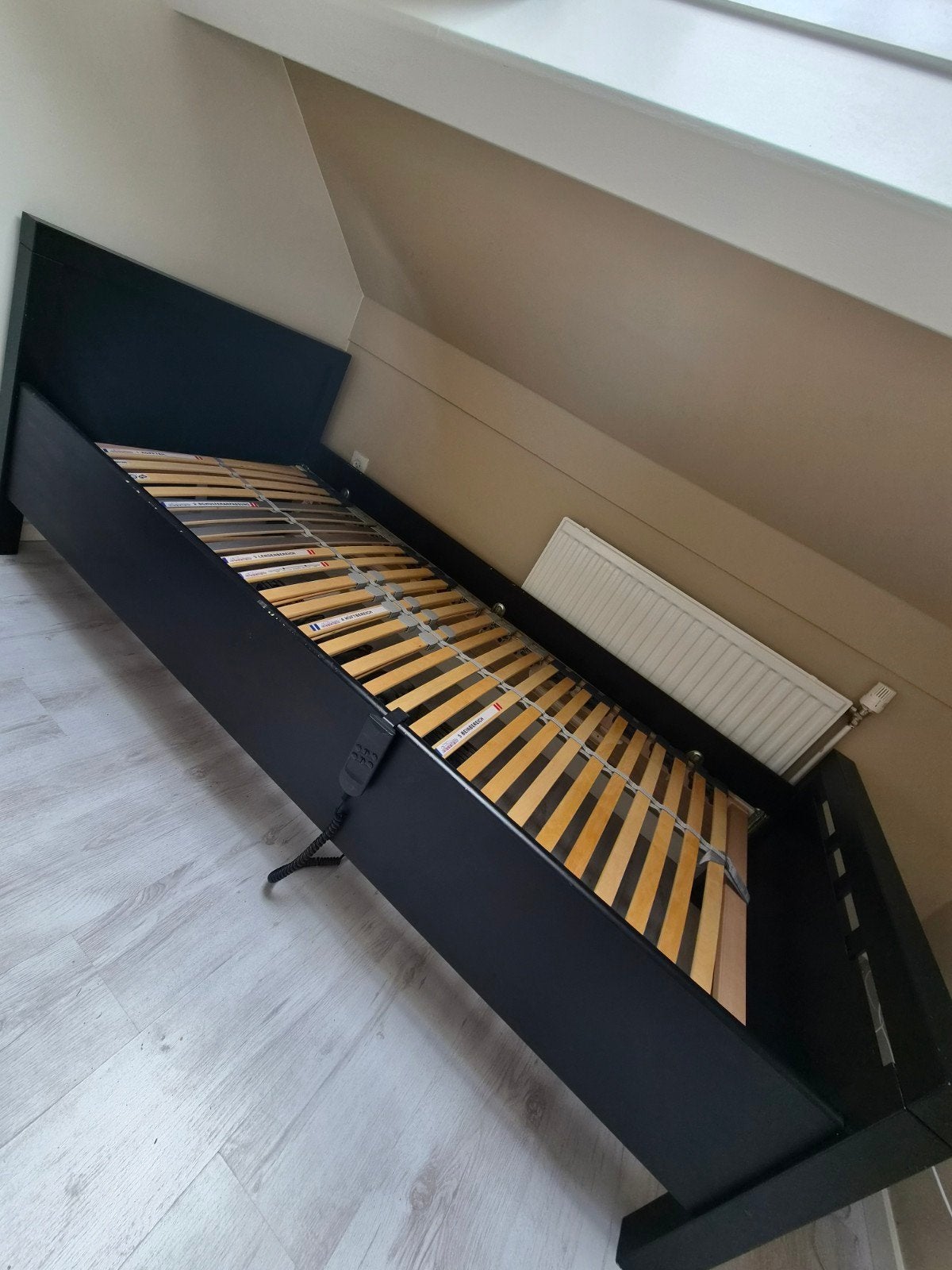 Elektrisch verstelbaar bed met lattenbodem, Ophalen, 90 cm, Eenpersoons, Zwart