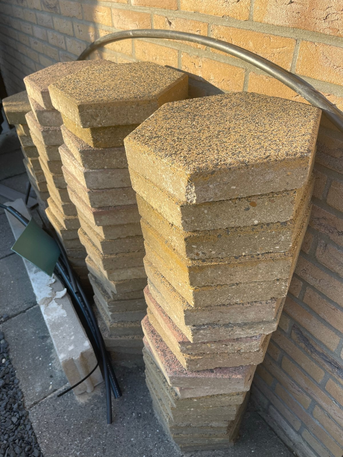 Gratis af te halen: ca. 70 zeskantige betontegels, Ophalen, Gebruikt, 10 m² of meer, Beton