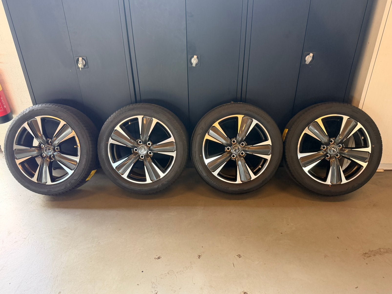 5x114.3 Lexus UX Originele Velgen met banden 225/50/18”, Auto-onderdelen, Ophalen, 18 inch, Velg(en), Zomerbanden