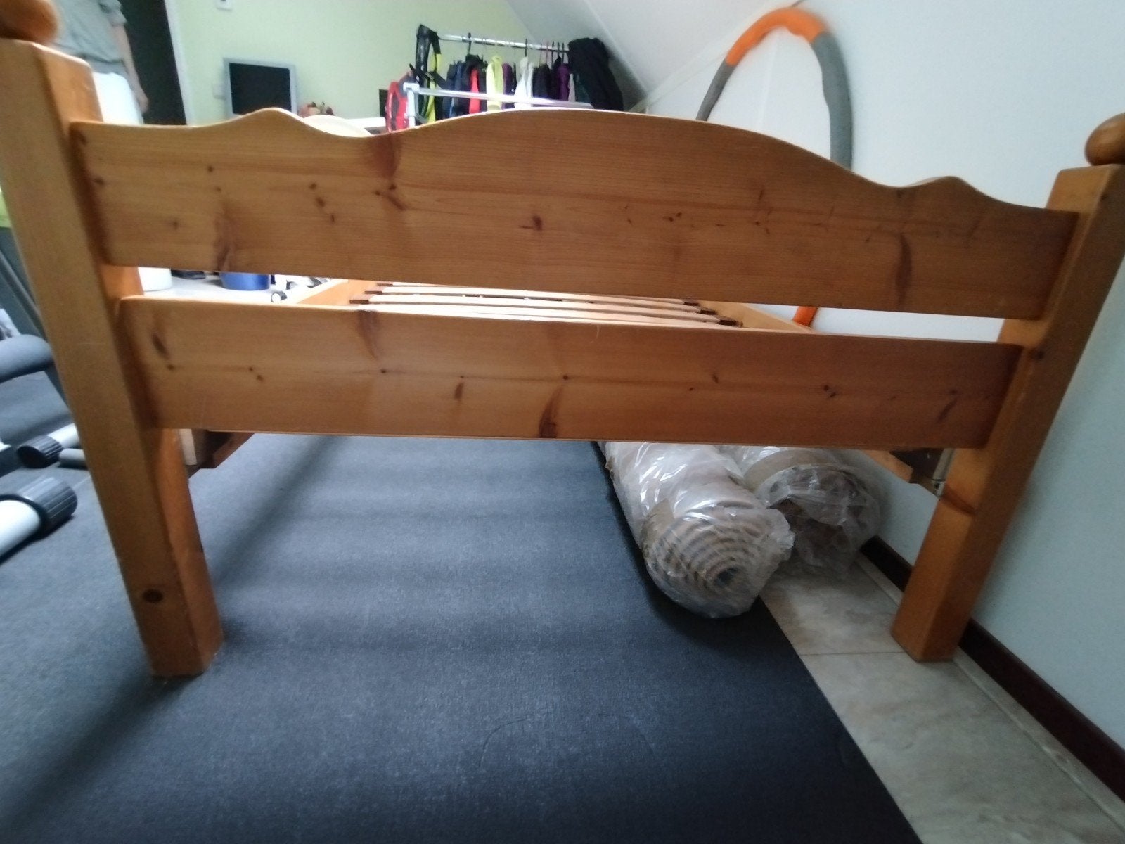 Massief grenen 1 persoonsbed + lattenbodem 90 x 200, Huis en Inrichting, Ophalen, Gebruikt, 90 cm, Eenpersoons