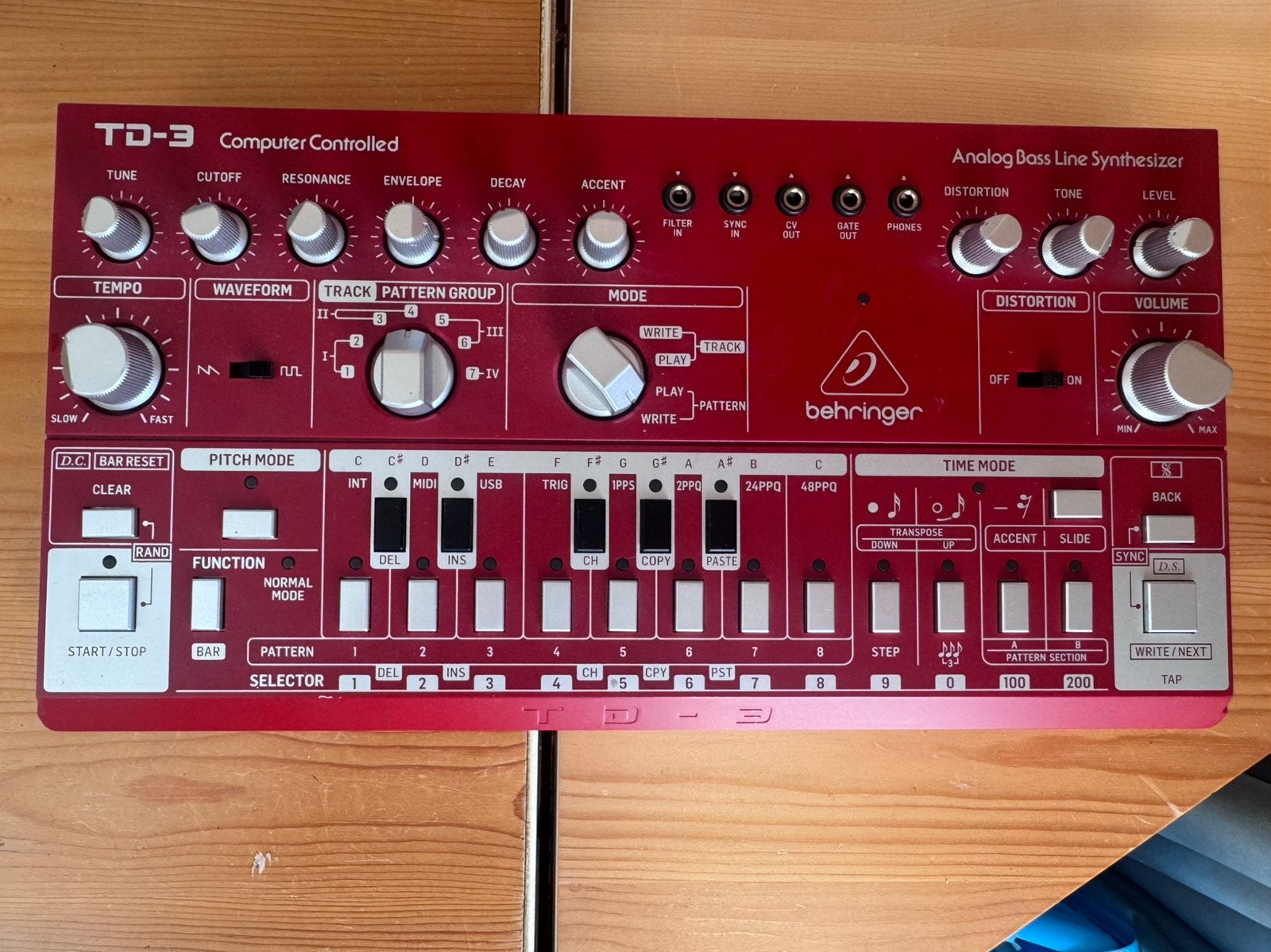 Behringer td-3 303, Muziek en Instrumenten, Synthesizers, Ophalen of Verzenden, Zo goed als nieuw, Overige aantallen, Overige merken
