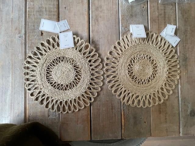 2 x grote ronde placemat van riet / rotan. H&M nieuw., Huis en Inrichting, Woonaccessoires | Onderzetters, Ophalen, Zo goed als nieuw