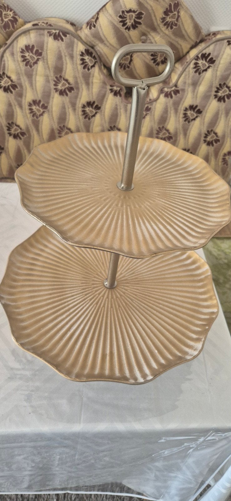 Gouden etagere met twee lagen, Huis en Inrichting, Overige materialen, Schaal, Rond, Ophalen of Verzenden