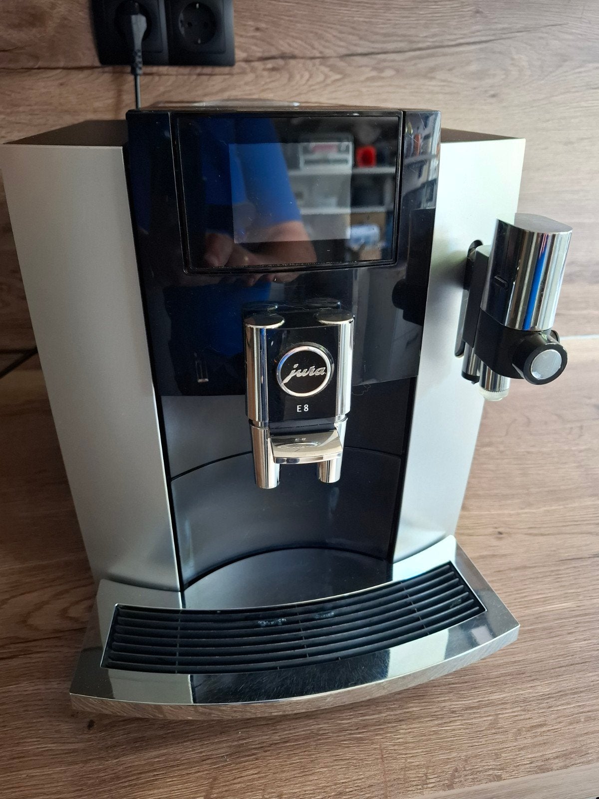 Jura E 8 touchscreen, Gebruikt, 10 kopjes of meer, Koffiemachine, Afneembaar waterreservoir