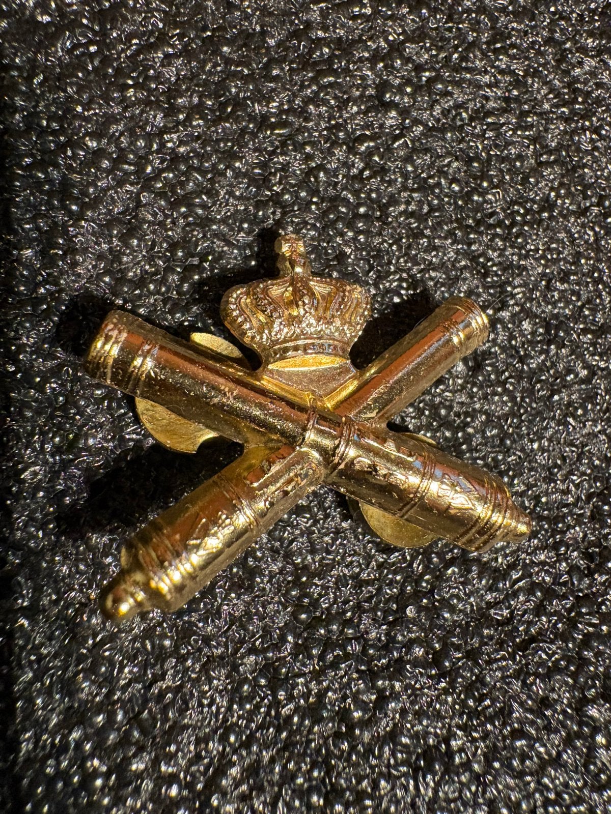 Koninklijke Landmacht artillerie embleem gekruiste kanonnen, Verzenden, Landmacht, Nederland, Embleem of Badge