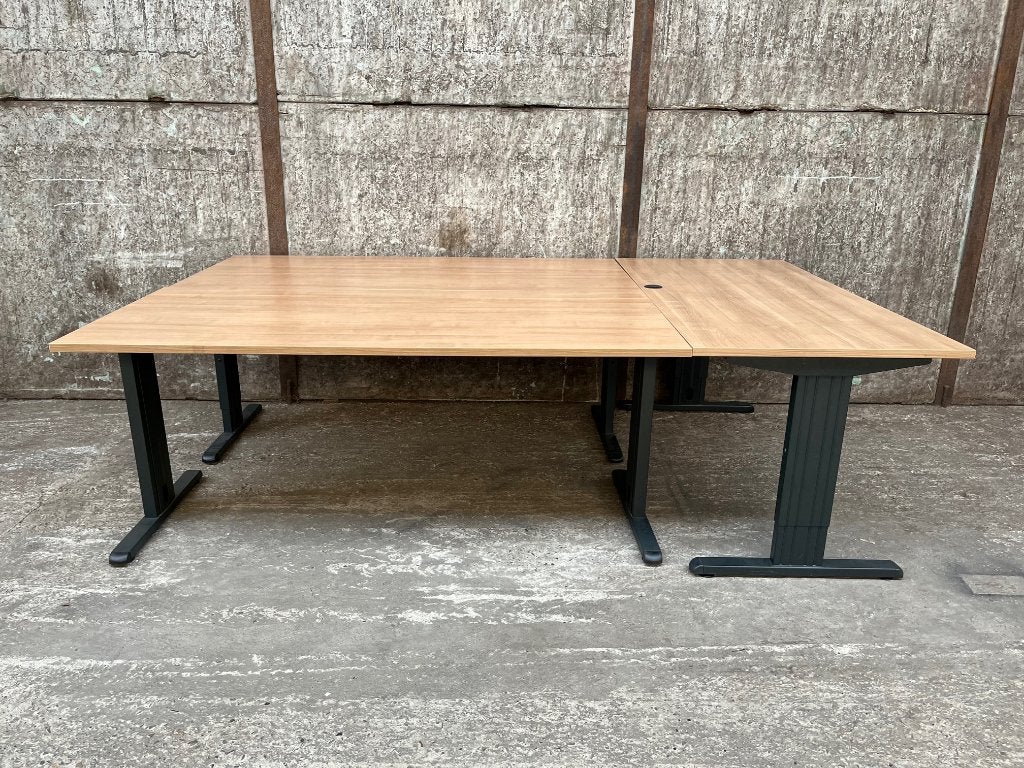Bureau van 3 in hoogte verstelbare bureaus 180x80cm, Huis en Inrichting, Ophalen of Verzenden, In hoogte verstelbaar, Gebruikt