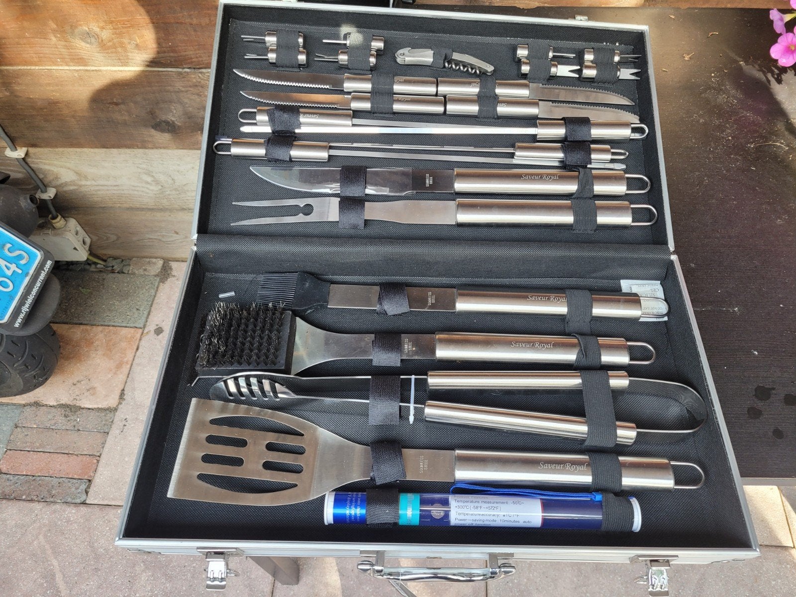 Luxe BBQ Bestek Set in Aluminium Koffer - 20-delig, Tuin en Terras, Barbecue-accessoires, Ophalen of Verzenden, Nieuw, Saveur Royal