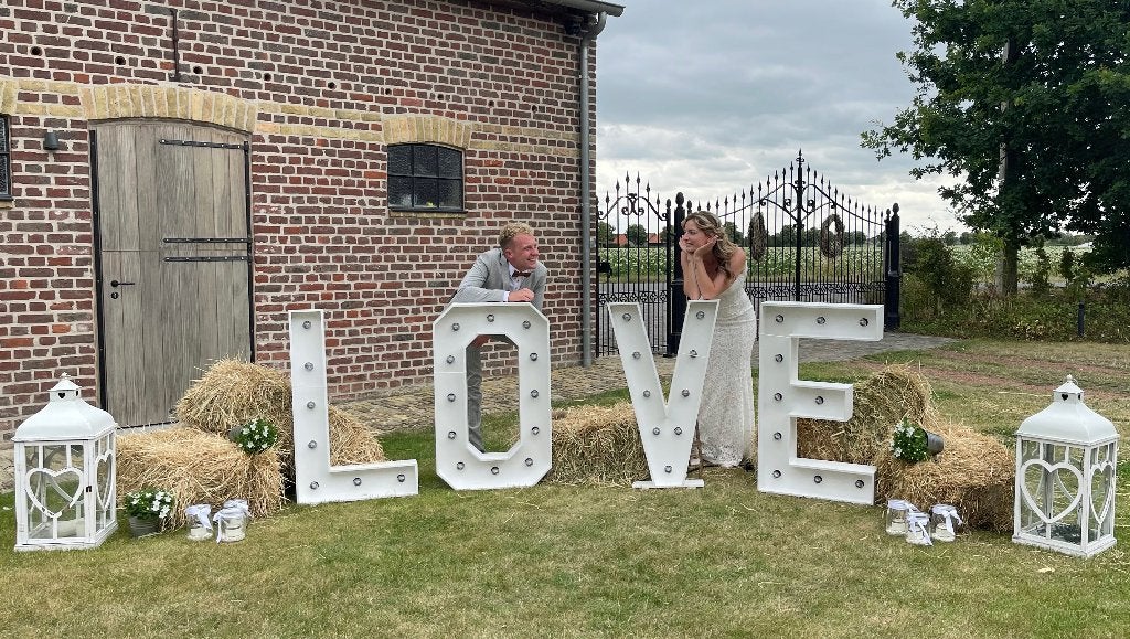 Licht letters LOVE, Hobby en Vrije tijd, Ophalen, Zo goed als nieuw, Geboorte of Huwelijk