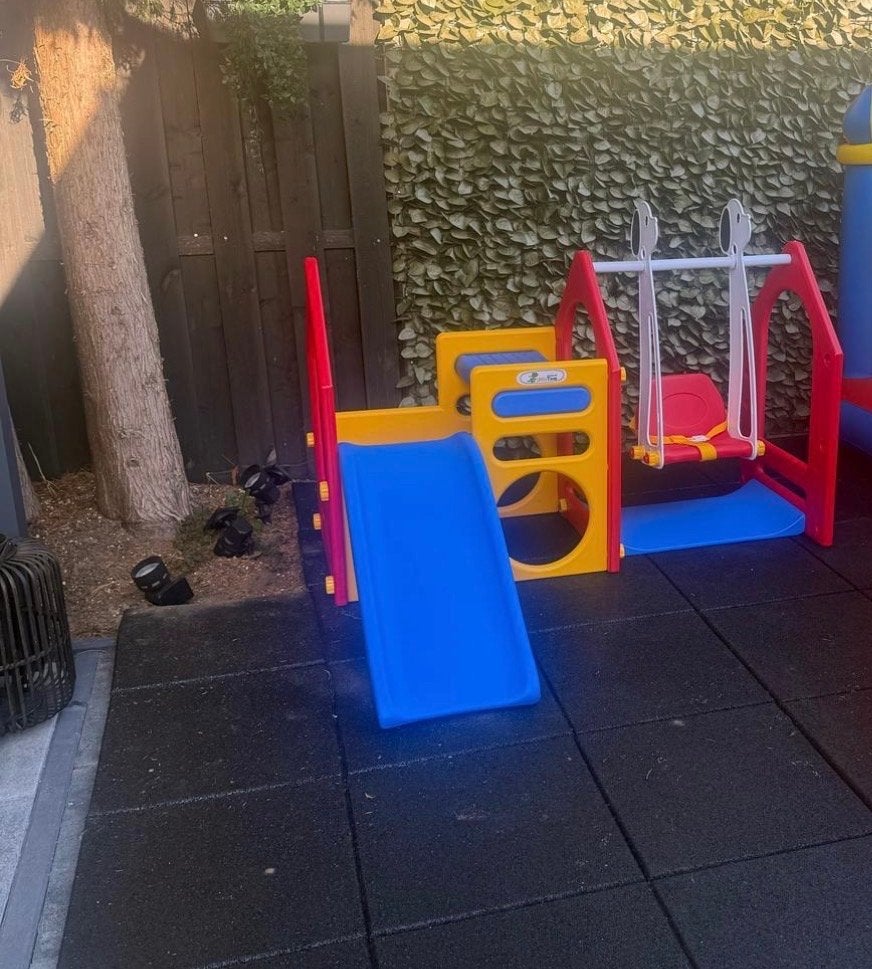 Speeltoestel met glijbaan en schommel, Kinderen en Baby's, Speelgoed | Buiten | Speeltoestellen, Ophalen, Gebruikt, Glijbaan