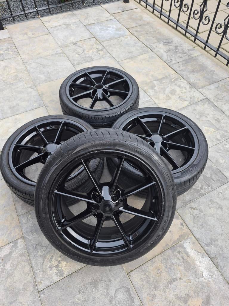 4x100 Zwarte 17 inch velgen met zomerbanden, Auto-onderdelen, Banden en Velgen, Ophalen, Gebruikt, Banden en Velgen, 17 inch