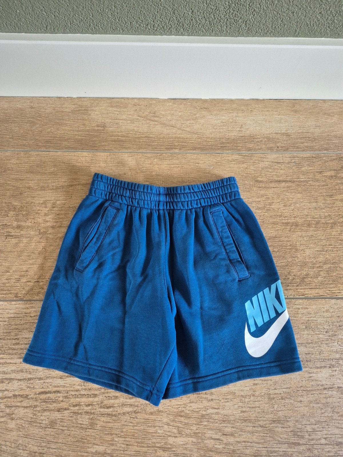 Nike Sportshort Blauw Maat M (137-147 cm), Kinderen en Baby's, Kinderkleding | Maat 140, Ophalen of Verzenden, Zo goed als nieuw