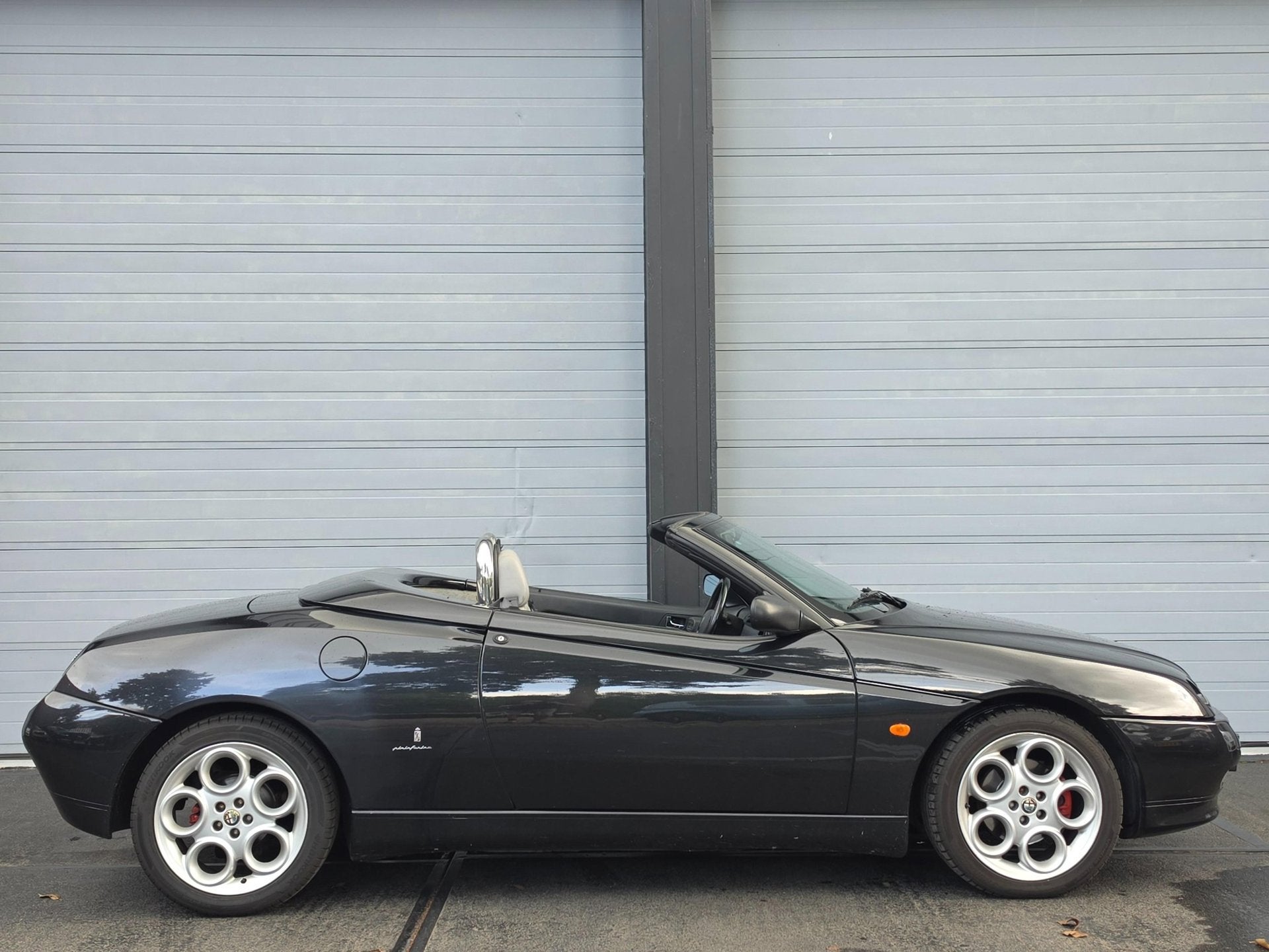 Alfa Romeo Spider 2.0-16V T.Spark nette staat, lage km, elek, Auto's, Alfa Romeo, Voorwielaandrijving, 1345 kg, Gebruikt, Zwart