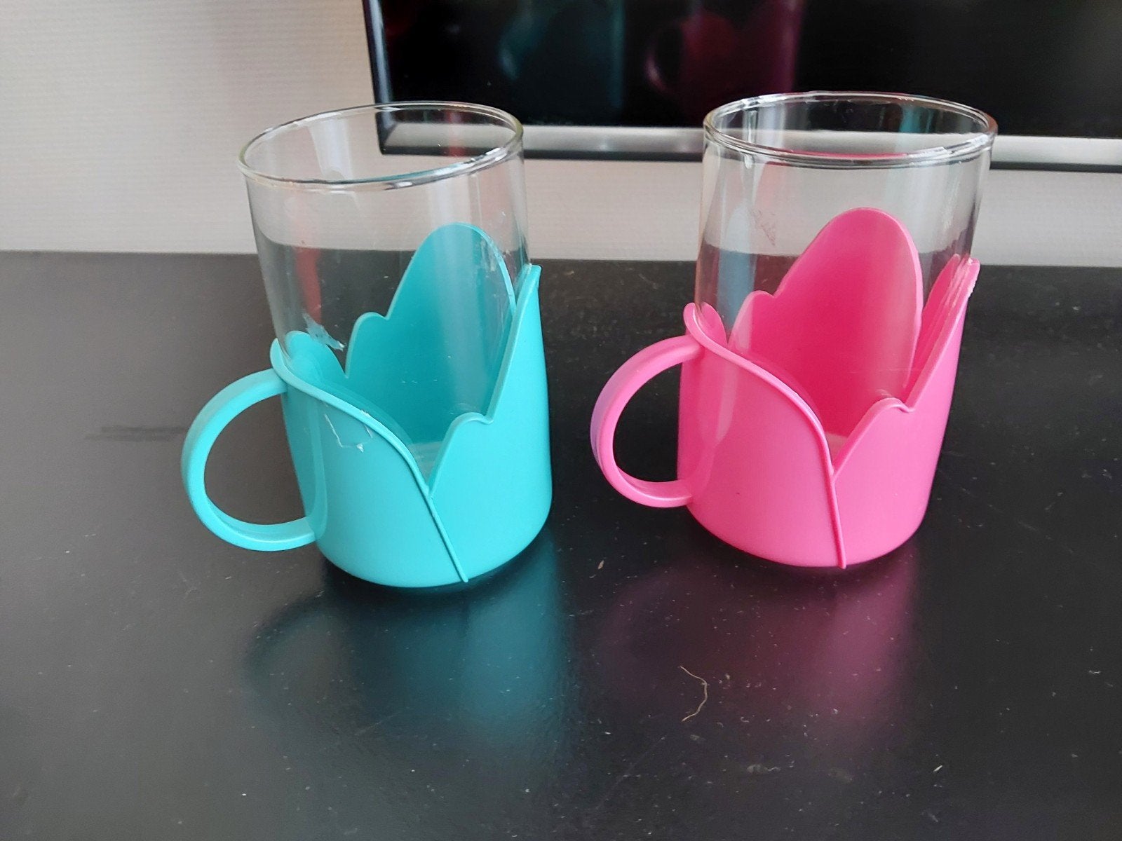 Set van 2 glazen met houder - Made in Holland, Ophalen of Verzenden, Roze, Overige merken, Glas
