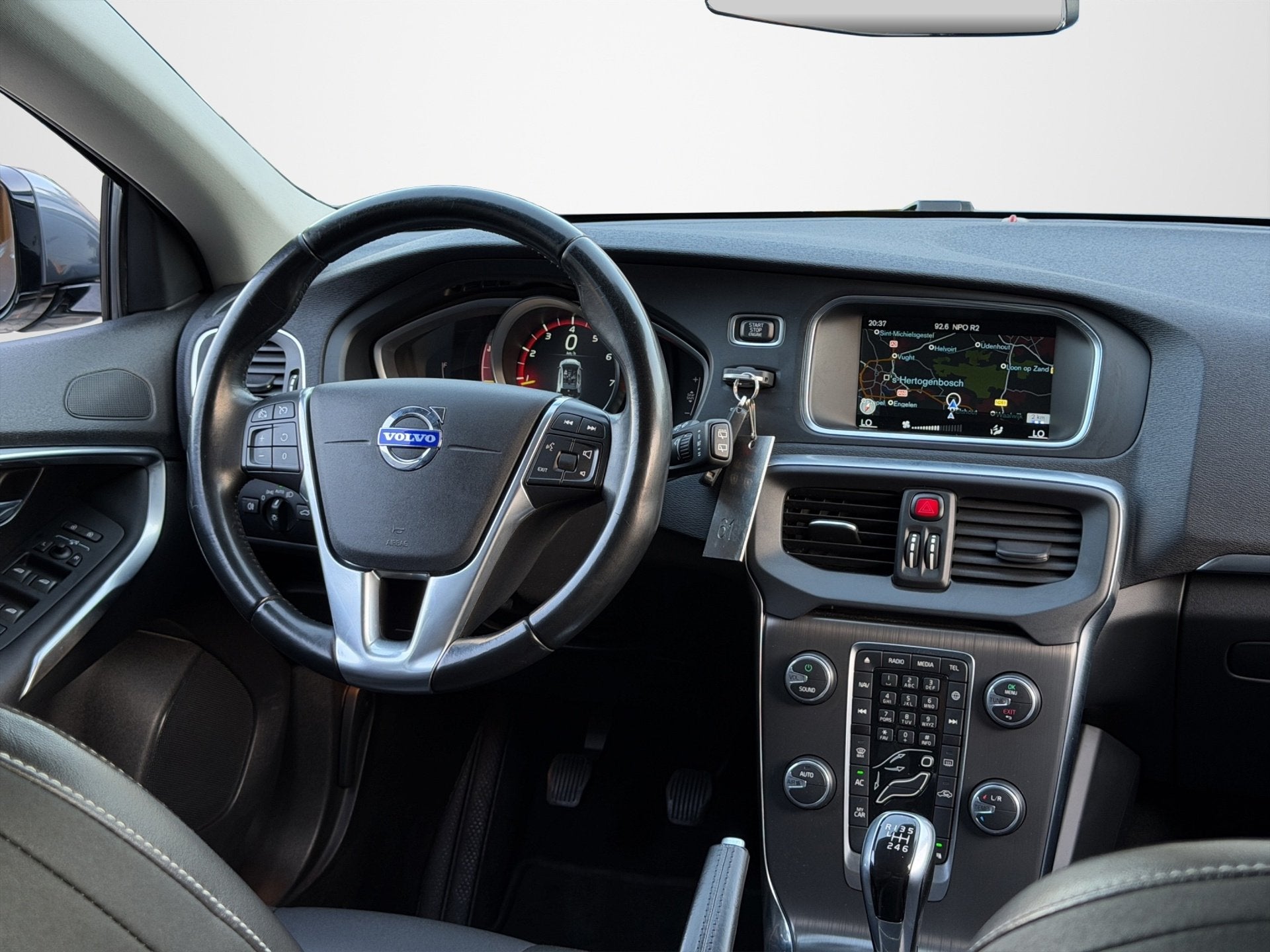 Volvo V40 1.6 T2 R-Design Trekhaak|Parkeersensoren|Cruise, Auto's, Volvo, Gebruikt, 4 cilinders, Origineel Nederlands, Bedrijf