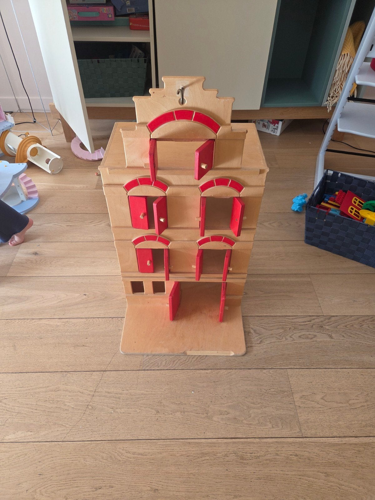 Houten Pakhuis met Luikjes (Van Dijk Toys), Ophalen of Verzenden, Gebruikt, Poppenhuis