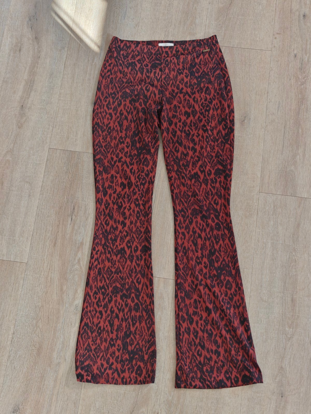 Flared broek Revelation maat M, Kleding | Dames, Ophalen of Verzenden, Gedragen, Lang