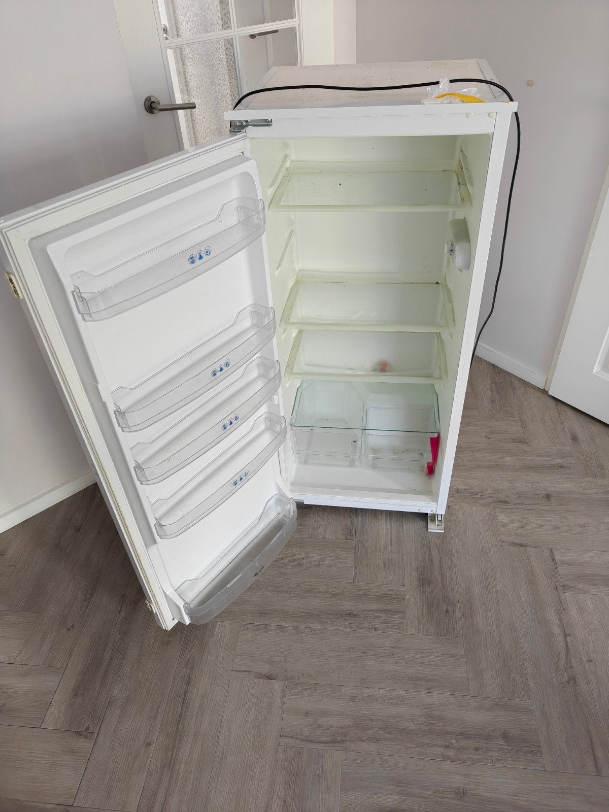 Whirlpool inbouw koelkast 122 cm, Witgoed en Apparatuur, Ophalen, 120 tot 140 cm, 200 liter of meer, 45 tot 60 cm