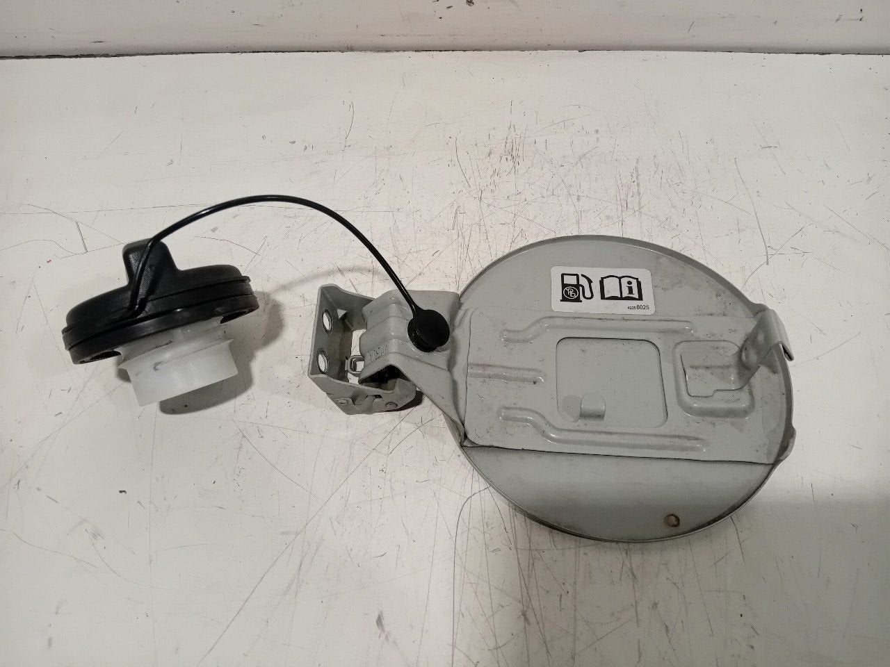 Tank klep Opel Karl, Auto-onderdelen, Onderdelen@venauto.nl, Van der Ven Autorecycling B.V., Gebruikt, Ettenseweg 76, 4706 PB Roosendaal, The Netherlands