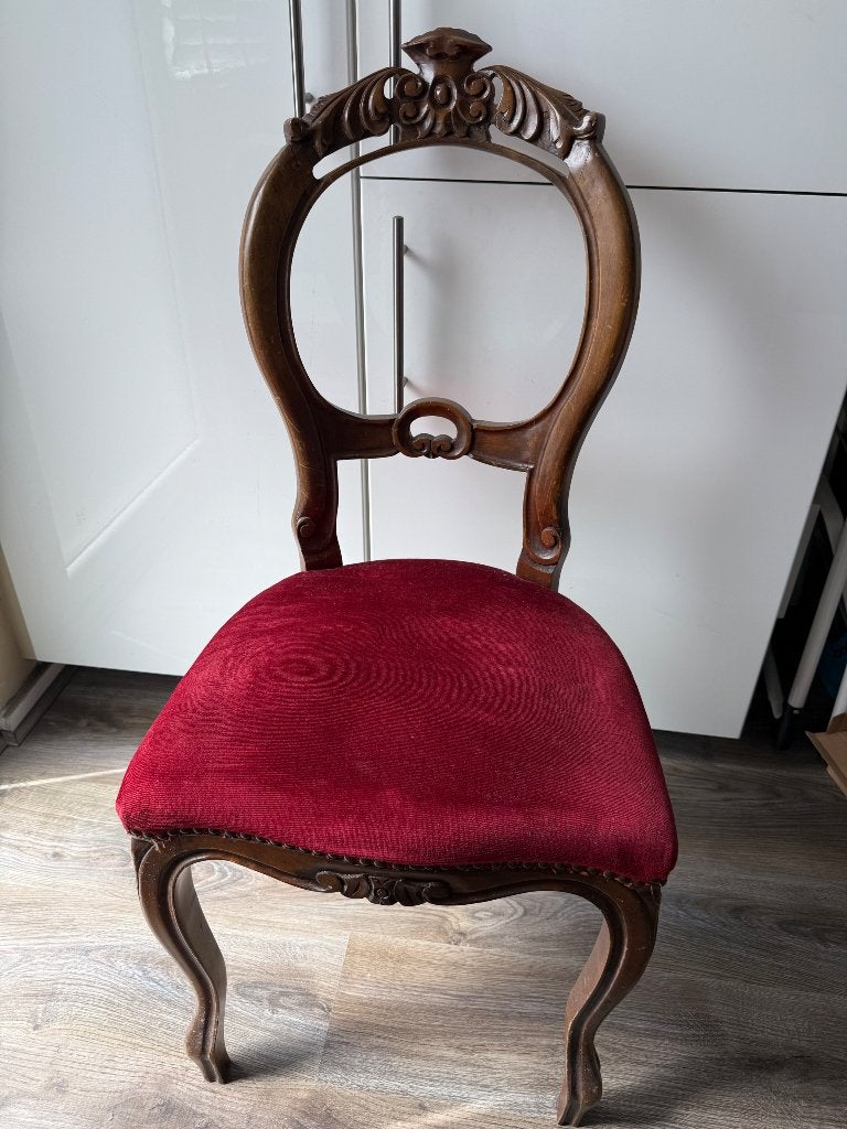 Klassieke stoel houtsnijwerk rood fluweel, Huis en Inrichting, Stoelen, Ophalen, Gebruikt, Eén, Rood