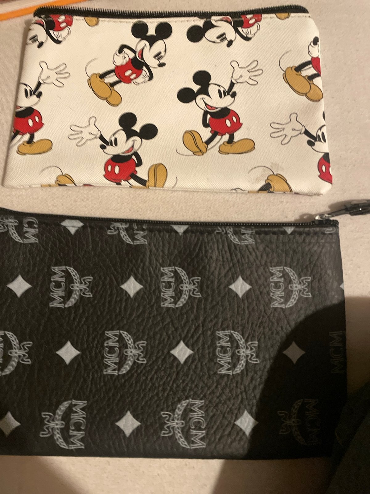 Twee etuis: Mickey Mouse en MCM, Ophalen of Verzenden, Gebruikt, Zwart, Overige typen