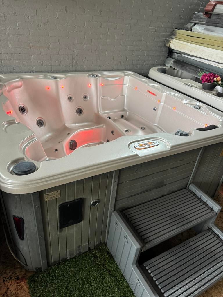 Mooie SunSpa spa 2x2m leveren is mogelijk, Ophalen of Verzenden, Gebruikt