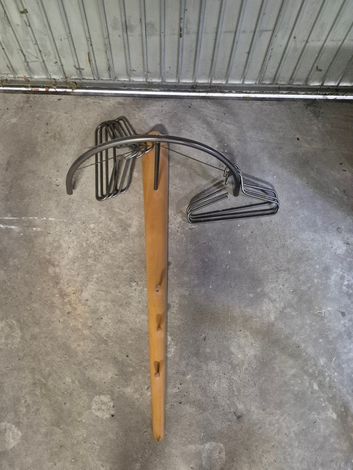 Kapstok met kleerhangers, Ophalen, Gebruikt