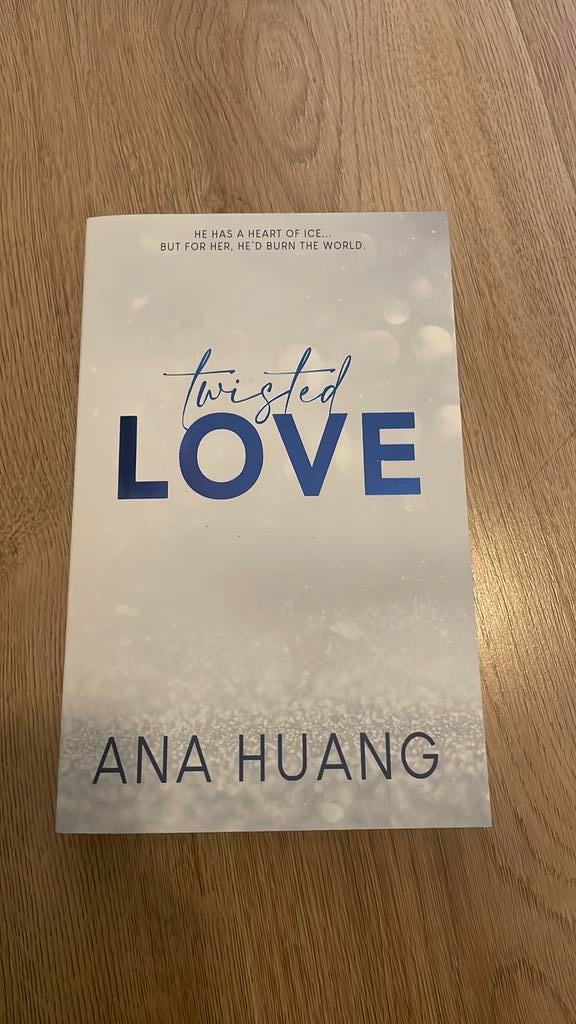 Twisted love, ENGLES book, Boeken, Romans, Ophalen, Zo goed als nieuw