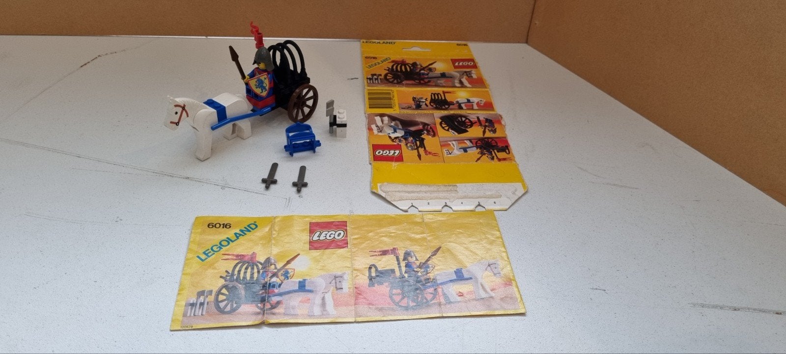 LEGO Legoland 6016 Ridder met strijdwagen en paard, Gebruikt, Lego, Ophalen of Verzenden, Inclusief minifiguren