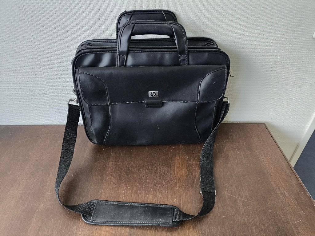 HP 15,6-inch laptoptas – Zwart, Ophalen, Gebruikt, Tabletvak, HP