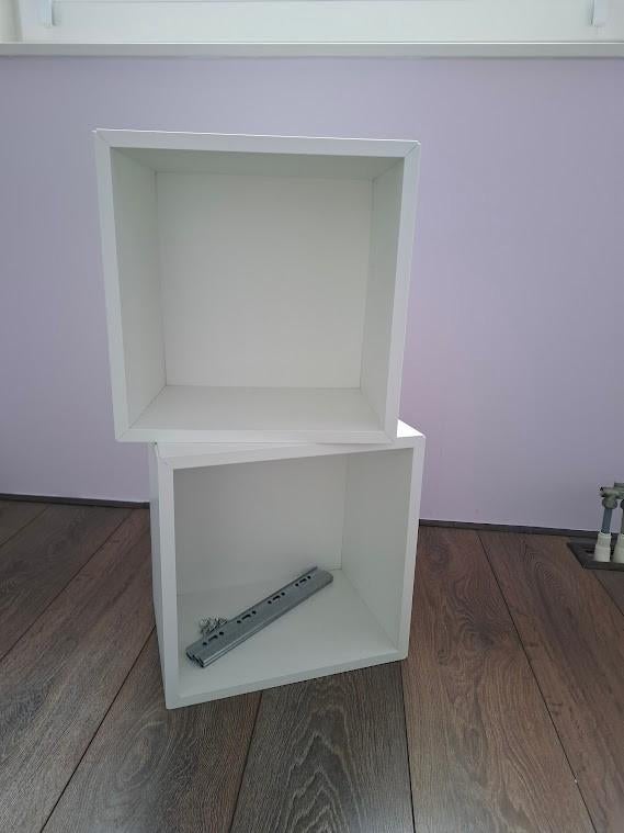 2 x Wandkubus wit Ikea inclusief ophangrails, Huis en Inrichting, Ophalen, Gebruikt