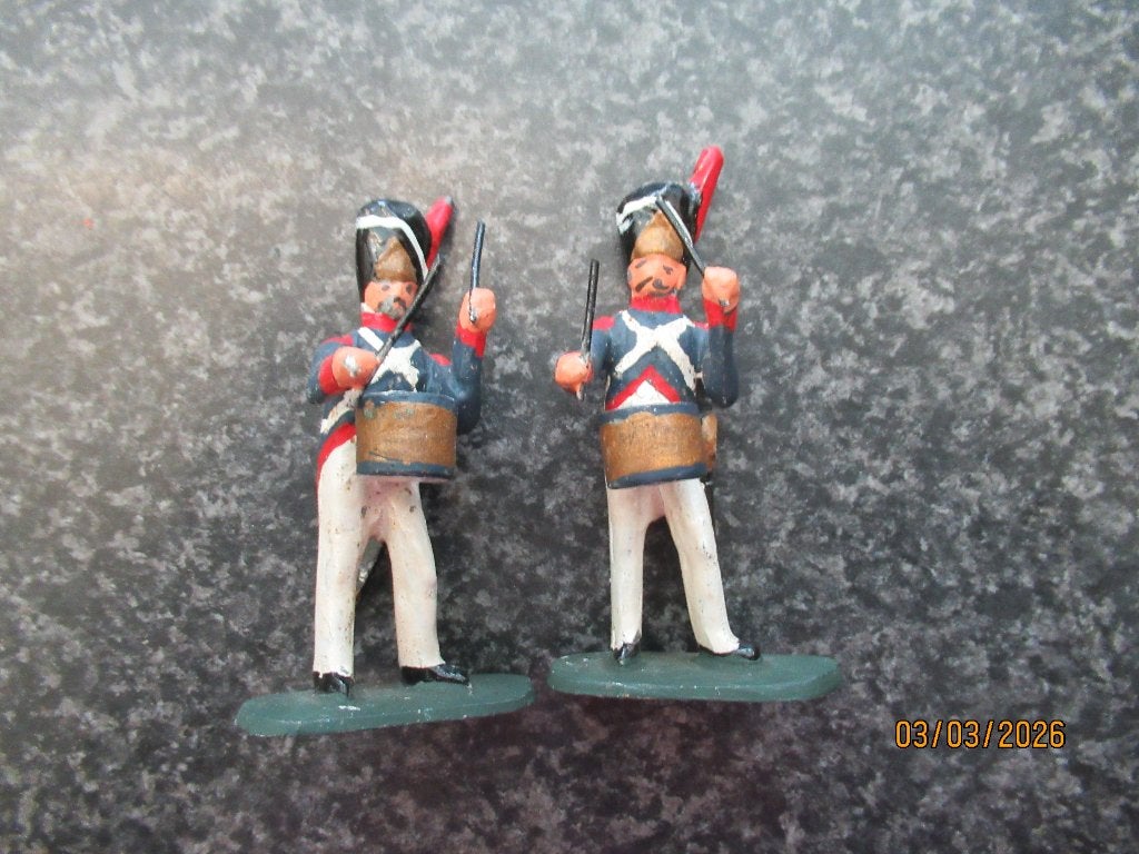 2 TINNEN SOLDAATJES MET INSTRUMENT-TROMMEL -FRANSE GRENADIER, Ophalen of Verzenden