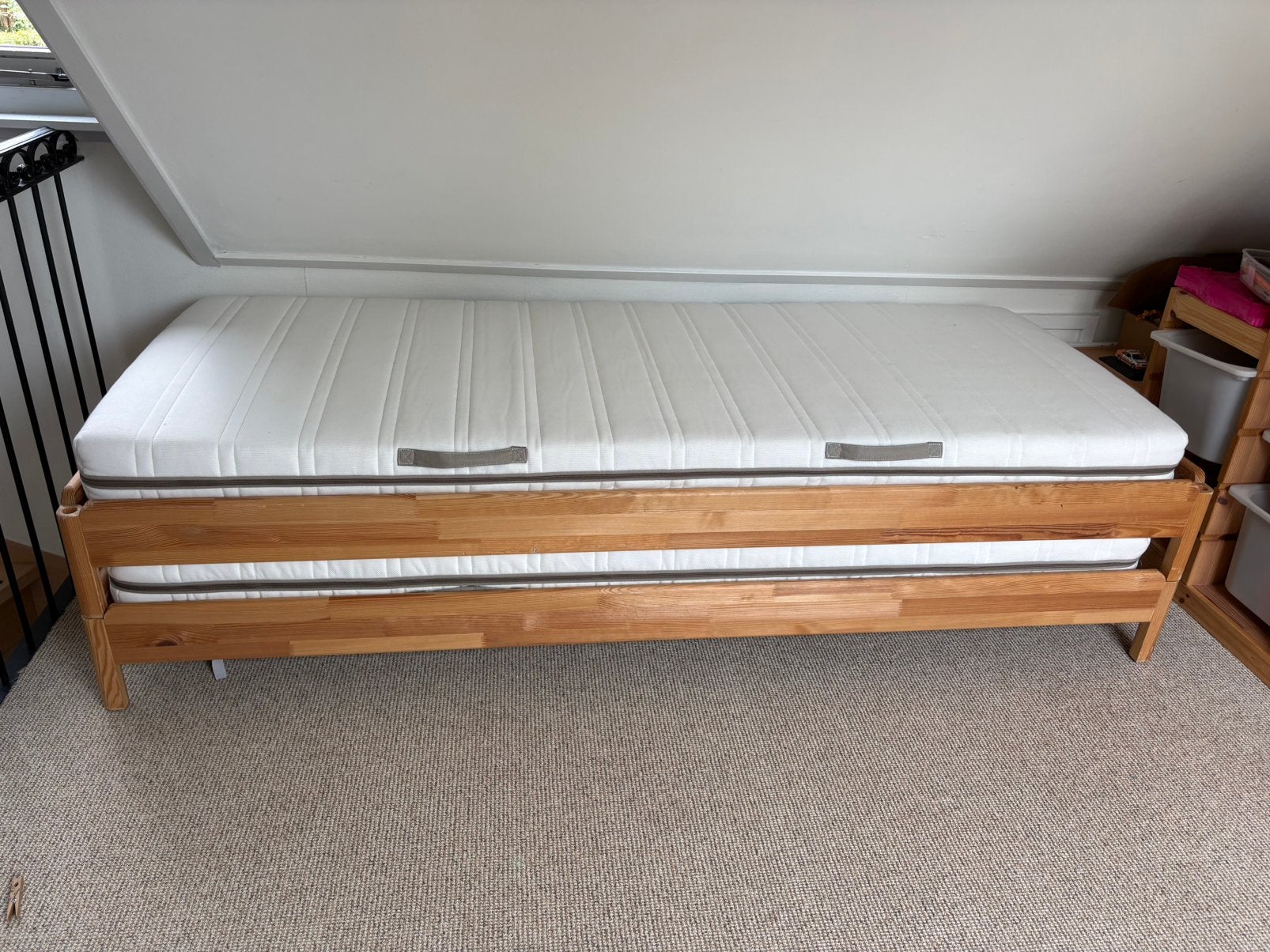 Dubbel logeerbed (Ikea Utakar) incl matrassen, Ophalen, Gebruikt, Bruin, Tweepersoons