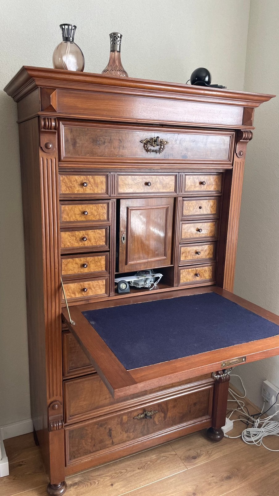 Klassieke secretaire / schrijfkast met veel opbergruimte, Ophalen, Gebruikt
