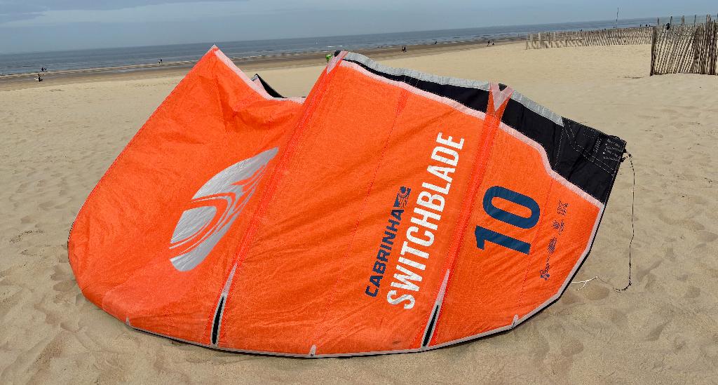 Cabrinha Switchblade 2022 10m, Watersport en Boten, Kitesurfen, Gebruikt, Kite, 10 m², Geen board, Ophalen of Verzenden