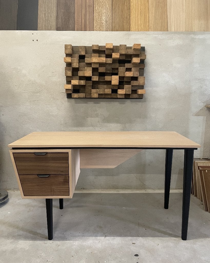 OUTLET Eiken walnoot design bureau met lades 140x60x78,5 cm, Ophalen, 6715 AD, Ede, Hout, Zo goed als nieuw