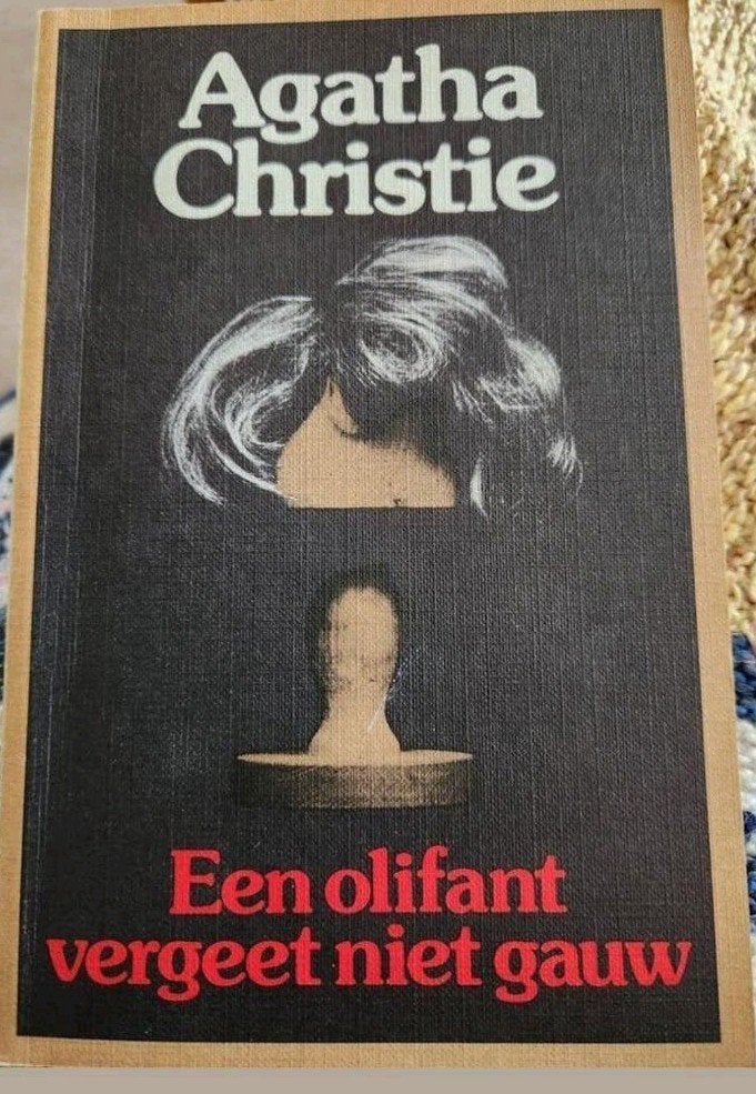 Agatha Christie  - Een olifant vergeet niet  Hercule Poirot, Boeken, Ophalen of Verzenden, Gelezen