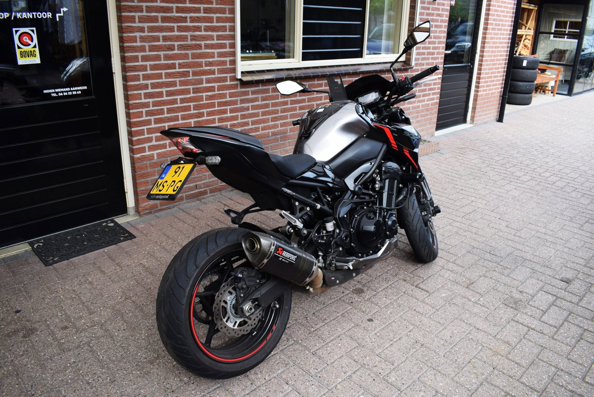 Kawasaki Z900 Bj 2023 Km stand 6705 Km ABS AKRAPOVIC, 948 cc, Meer dan 35 kW, Toermotor, Handgeschakeld