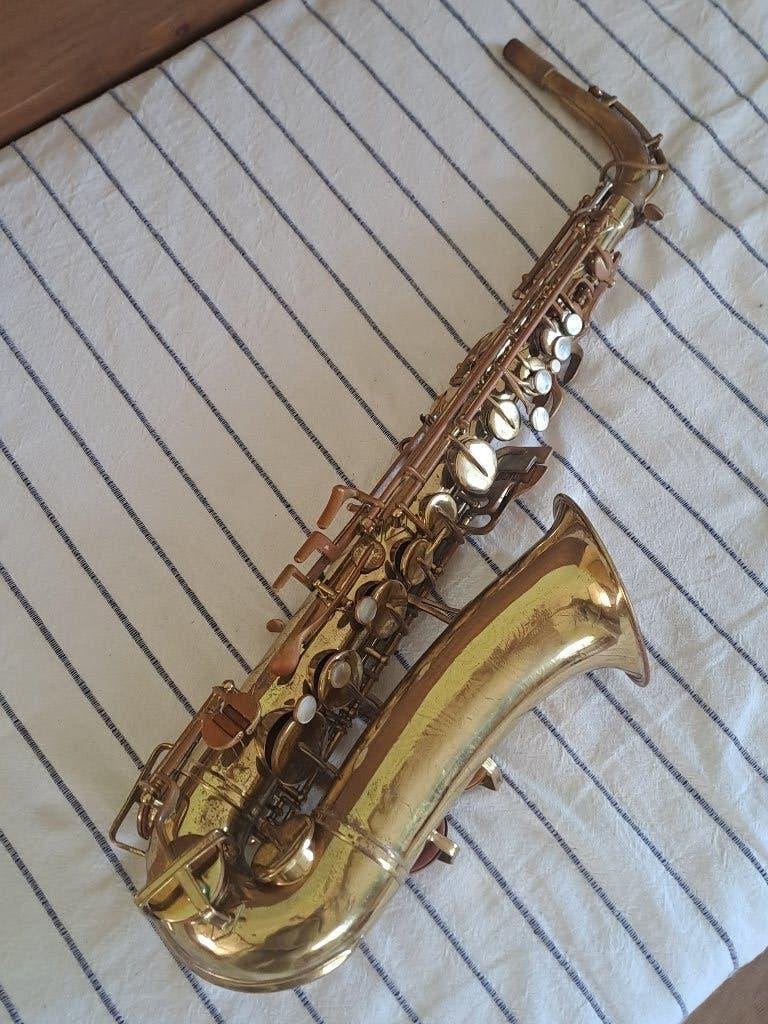 Buescher Aristocrat III altsaxofoon 1951 gereviseerd, Ophalen of Verzenden, Gebruikt, Alt, Met koffer