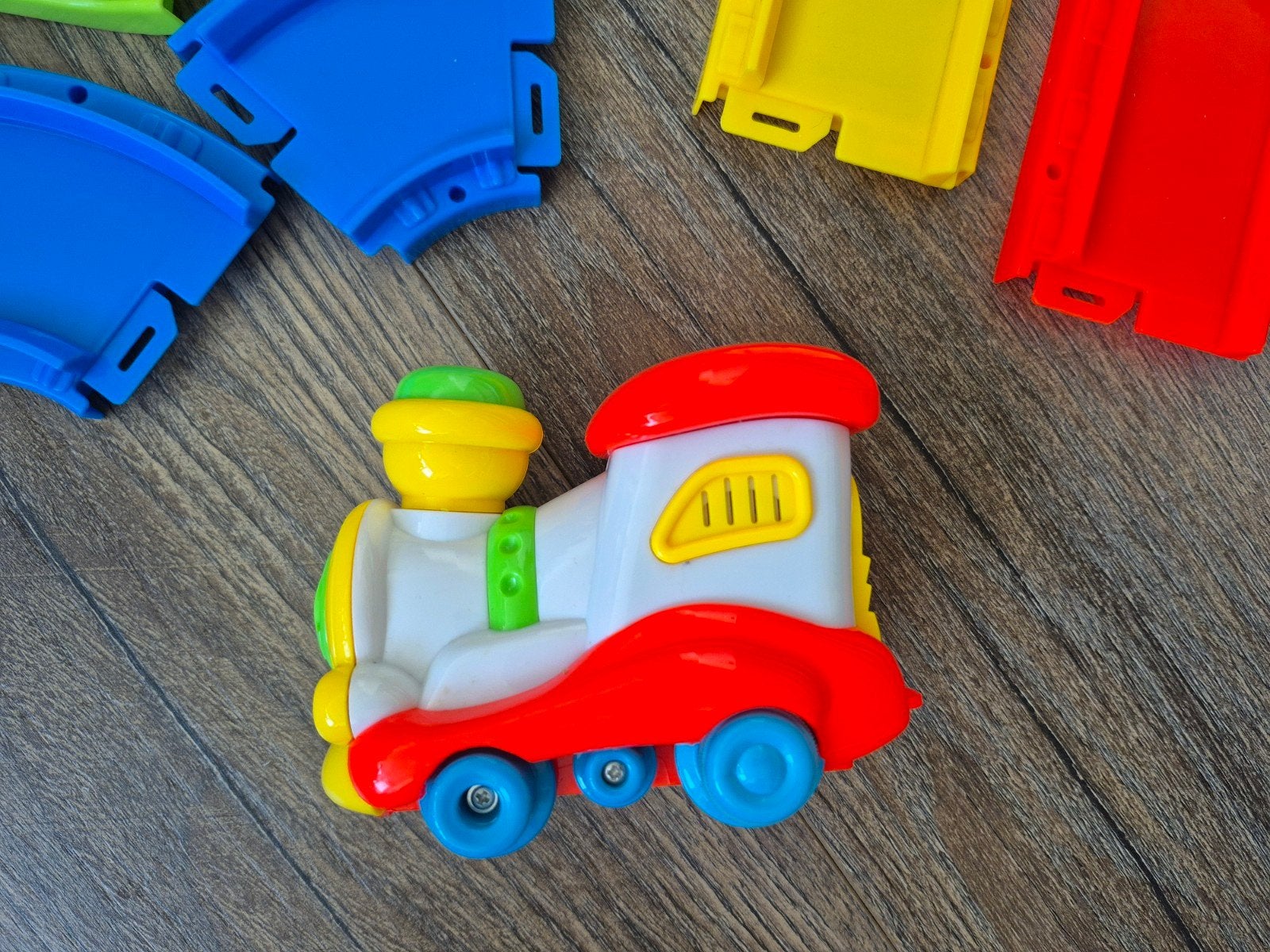 Trein rails met zelfrijdende trein, Ophalen, Zo goed als nieuw