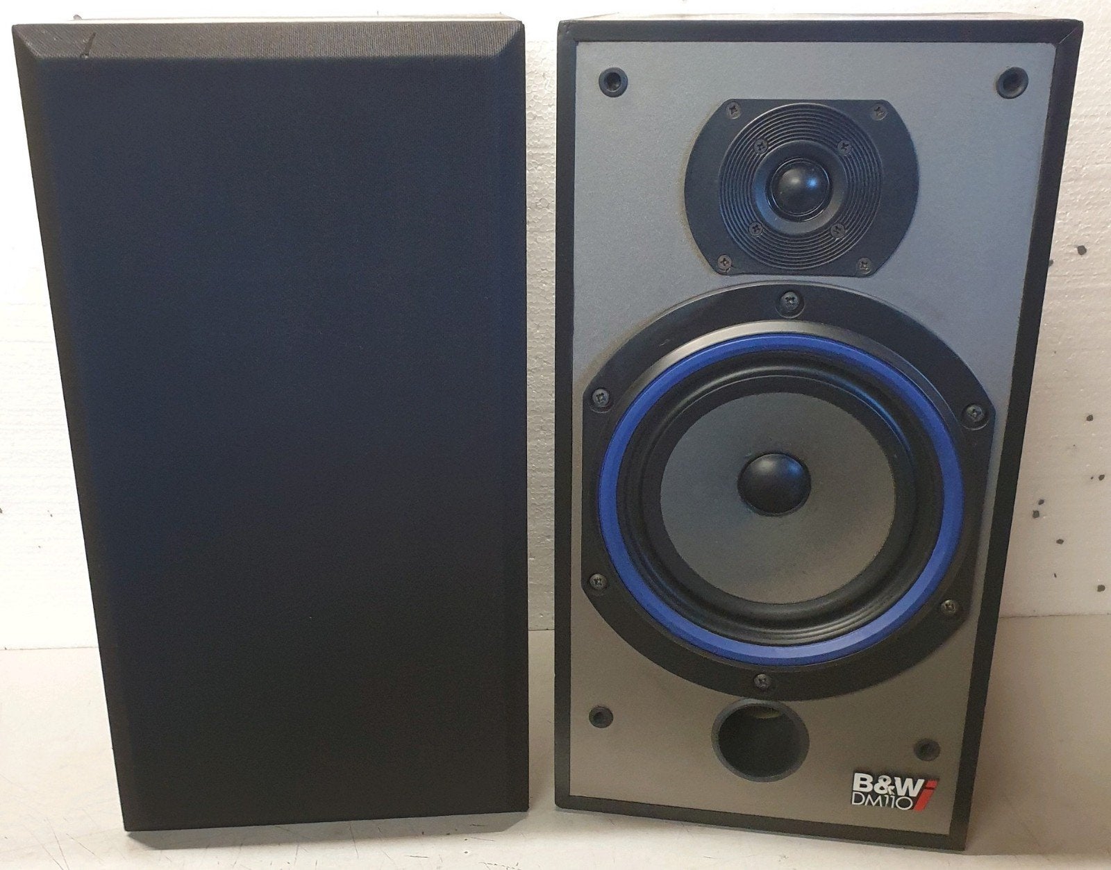 B&W DM110i luidsprekers 10-75 watt matching pair, Ophalen of Verzenden, 60 tot 120 watt, Front, Rear of Stereo speakers, Bowers & Wilkins (B&W)