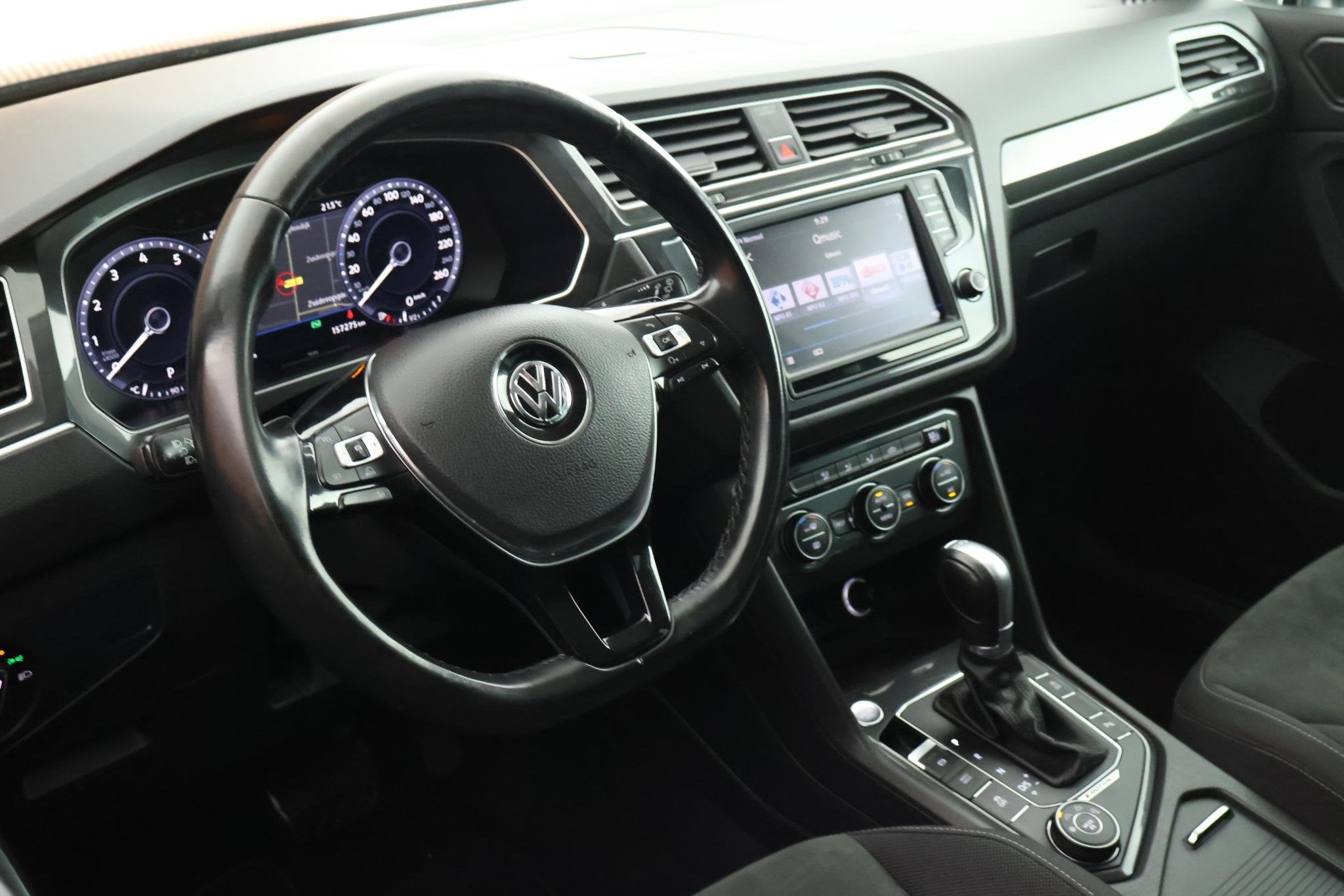 Volkswagen Tiguan 2.0 TSI 180pk DSG 4Motion R-Line Highline, Automaat, Stof, Gebruikt, 4 cilinders