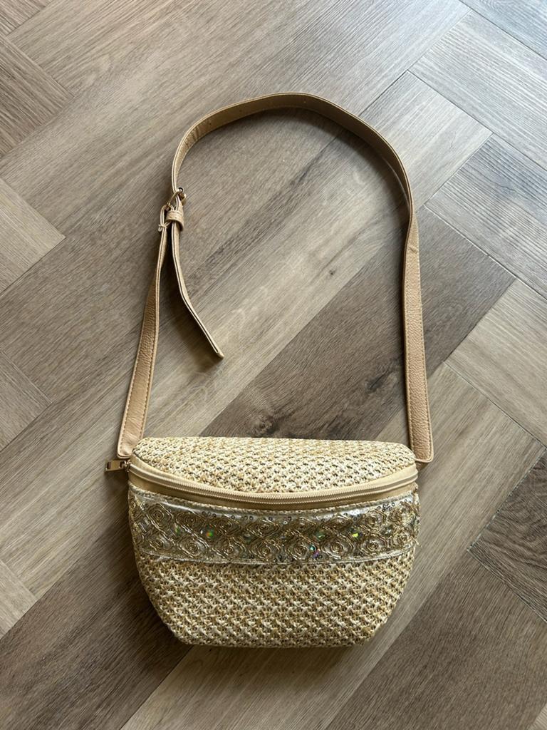 Cross body / heuptasje, Sieraden, Tassen en Uiterlijk, Tassen | Damestassen, Ophalen of Verzenden, Zo goed als nieuw, Beige, Schoudertasje