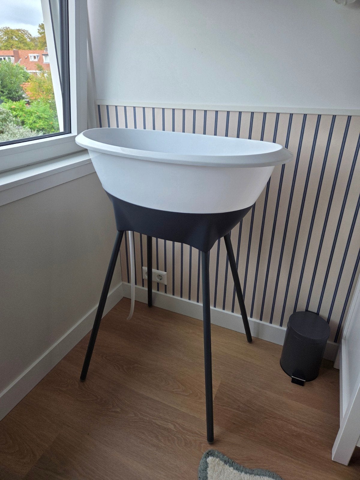Baby bad Luma incl. emmer, Kinderen en Baby's, Zo goed als nieuw, Badje, Standaard, Ophalen