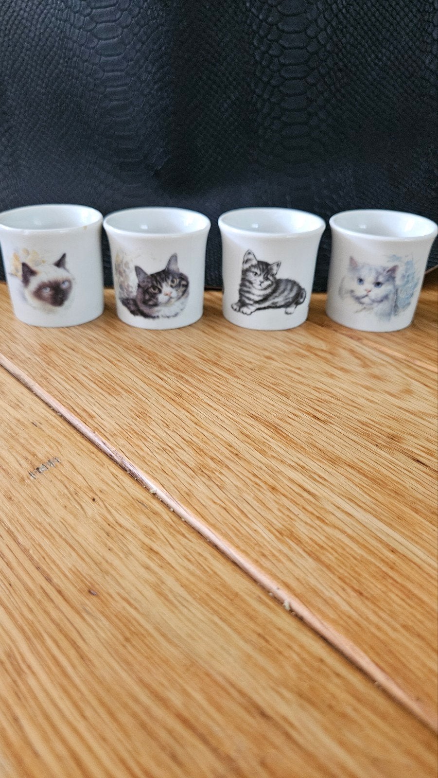 Set van 4 porseleinen Eierdopjes vintage -, Ophalen of Verzenden