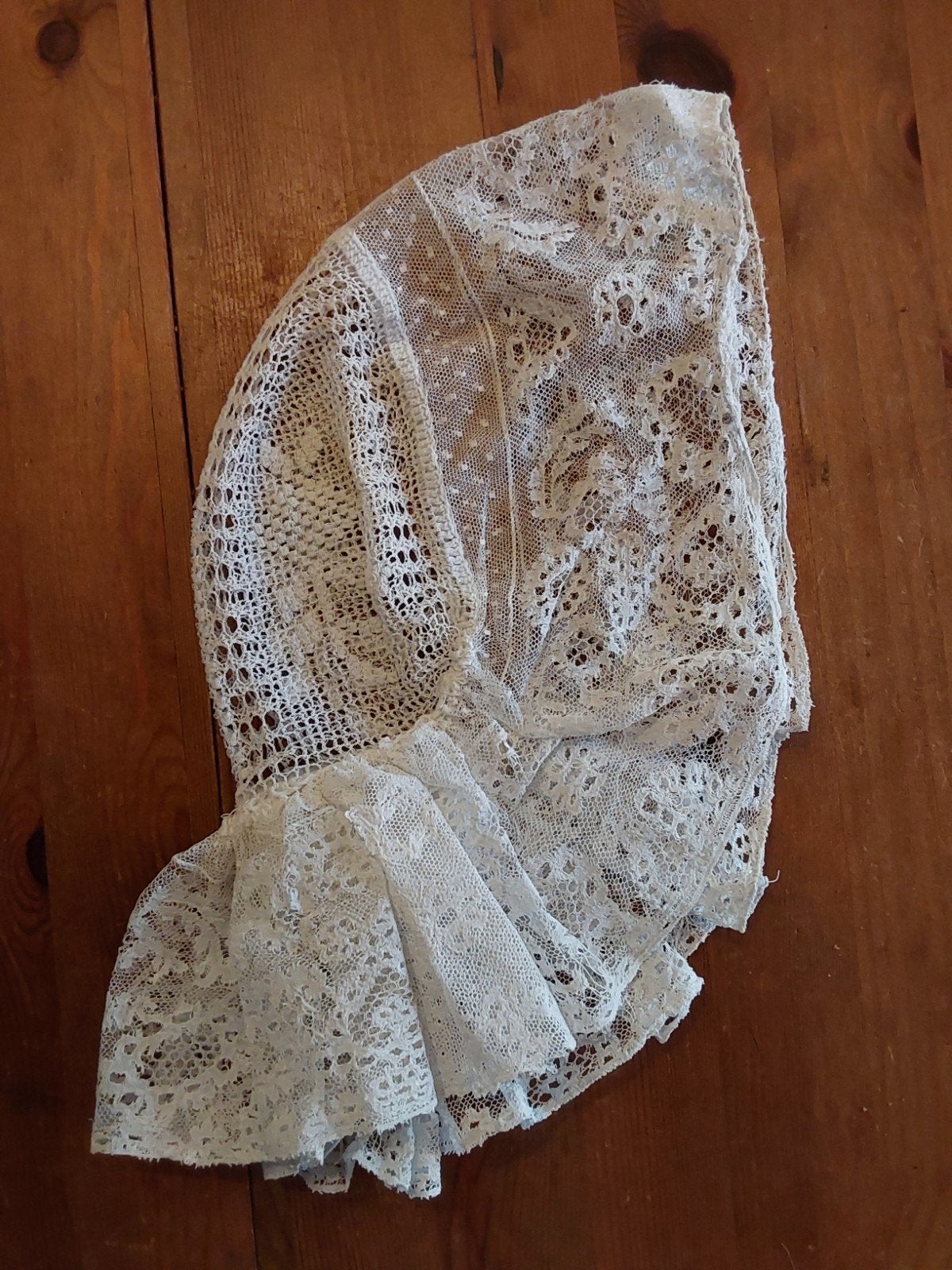 klederdracht wit hulletje kant, Antiek en Kunst, Ophalen of Verzenden